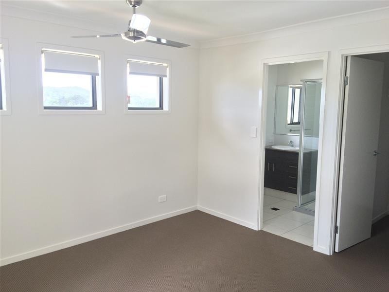 2 Hillstone Crescent, Maudsland QLD 4210