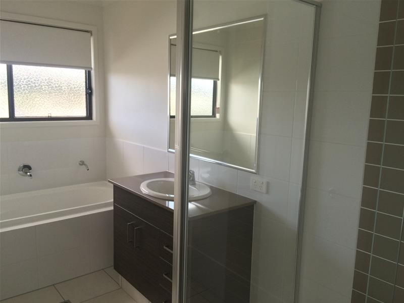 2 Hillstone Crescent, Maudsland QLD 4210