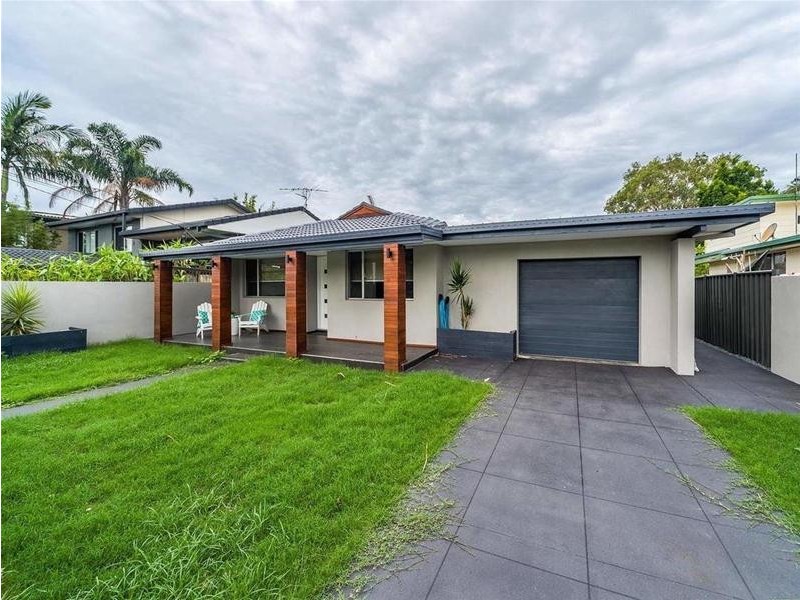 25 Ashgrove Avenue, Runaway Bay QLD 4216