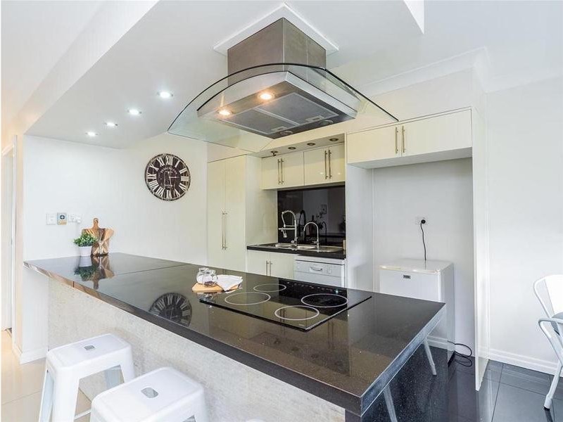 25 Ashgrove Avenue, Runaway Bay QLD 4216