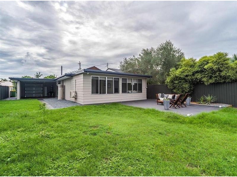 25 Ashgrove Avenue, Runaway Bay QLD 4216