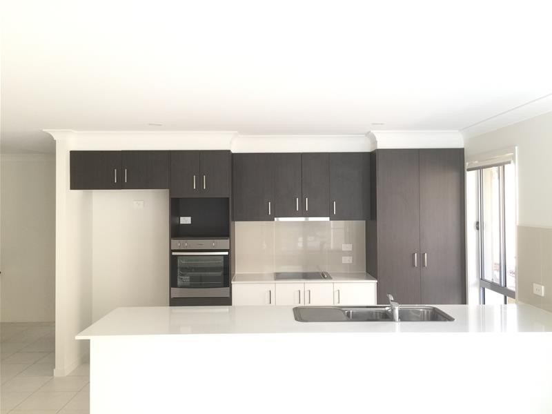 9 Hillstone Crescent, Maudsland QLD 4210