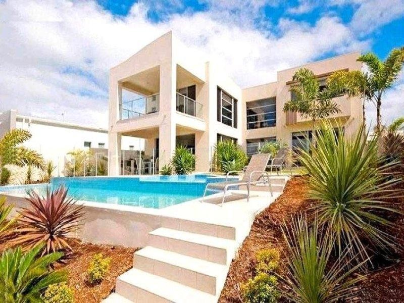 3 Royal Albert Crescent, Sovereign Islands QLD 4216