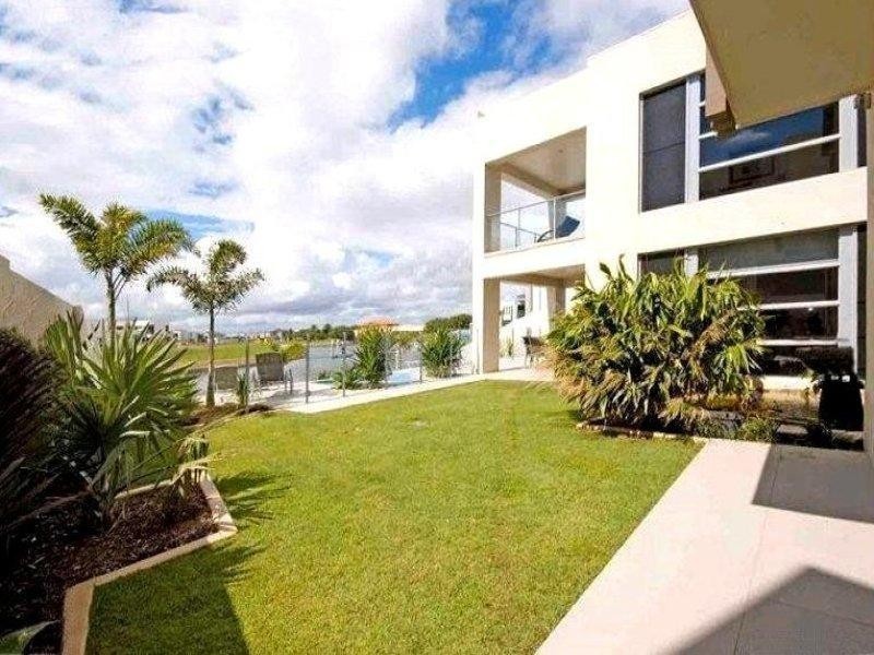 3 Royal Albert Crescent, Sovereign Islands QLD 4216