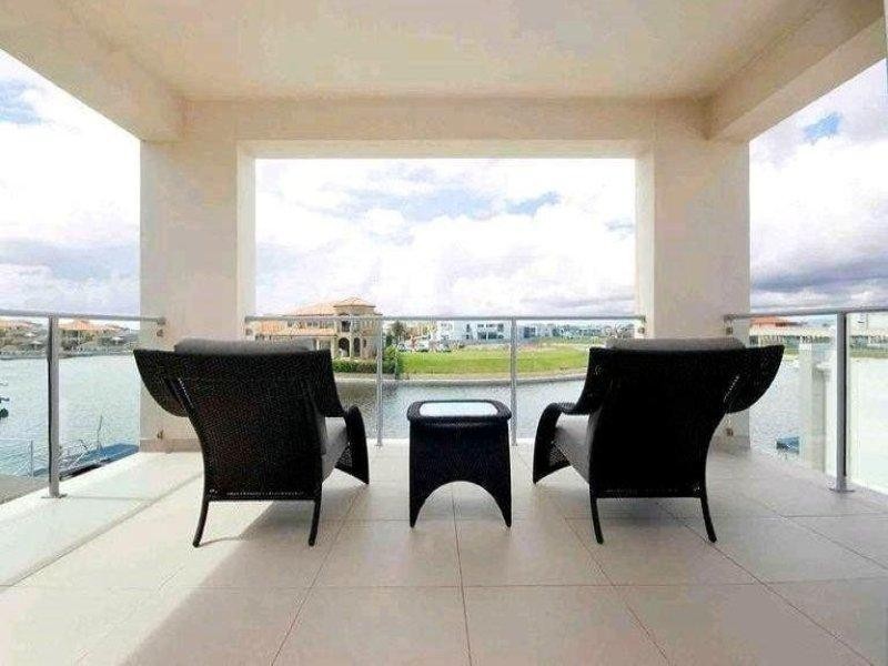 3 Royal Albert Crescent, Sovereign Islands QLD 4216