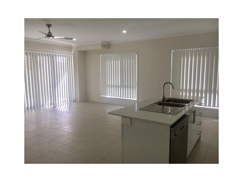 10 Beacon Lane, Hope Island QLD 4212