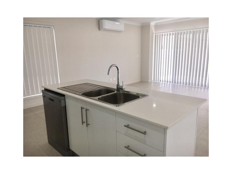 10 Beacon Lane, Hope Island QLD 4212