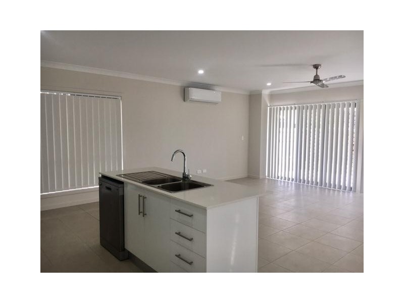 10 Beacon Lane, Hope Island QLD 4212