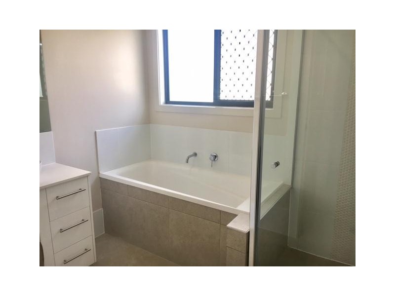 10 Beacon Lane, Hope Island QLD 4212