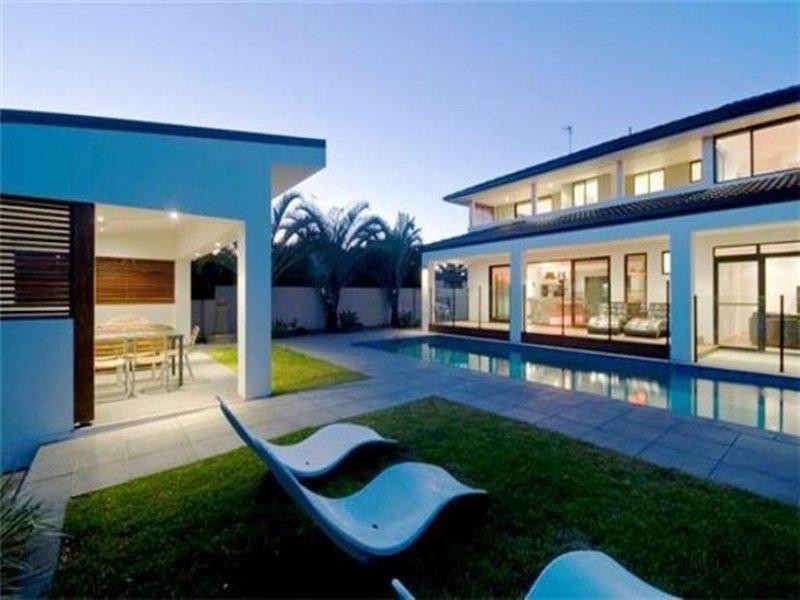 7 Rudd Street, Broadbeach Waters QLD 4218