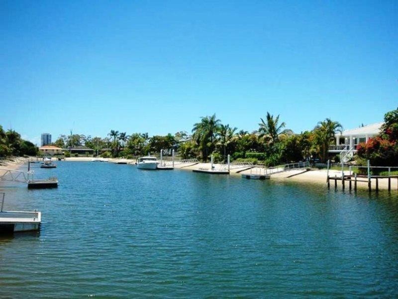 7 Rudd Street, Broadbeach Waters QLD 4218