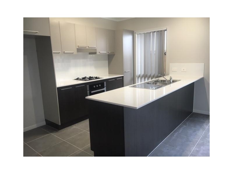 27 North Quay Circuit, Hope Island QLD 4212