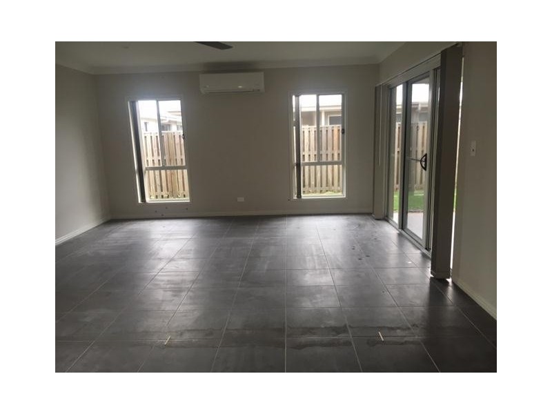 27 North Quay Circuit, Hope Island QLD 4212