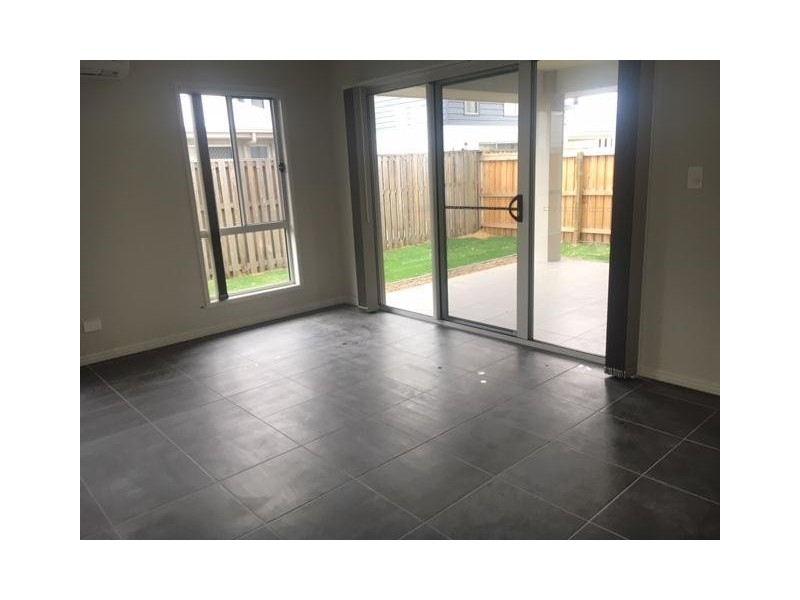 27 North Quay Circuit, Hope Island QLD 4212