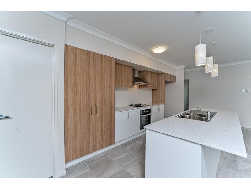 41 Flame Tree Circuit, Arundel QLD 4214