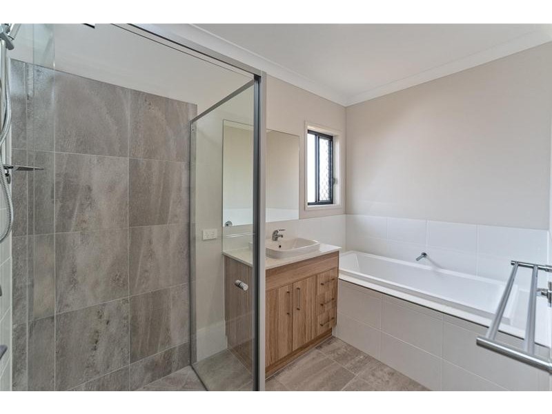 41 Flame Tree Circuit, Arundel QLD 4214