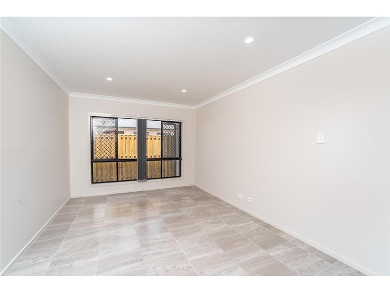 41 Flame Tree Circuit, Arundel QLD 4214