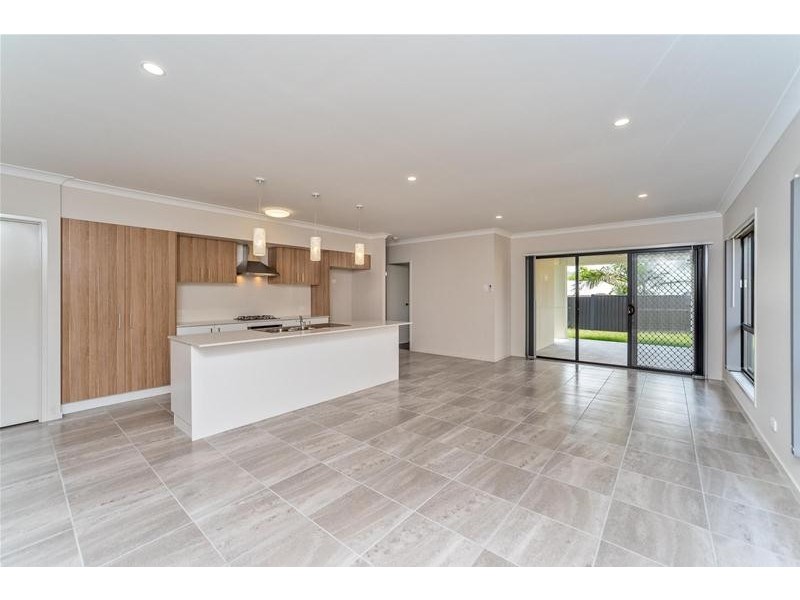 41 Flame Tree Circuit, Arundel QLD 4214