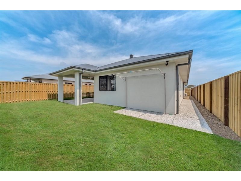 41 Flame Tree Circuit, Arundel QLD 4214