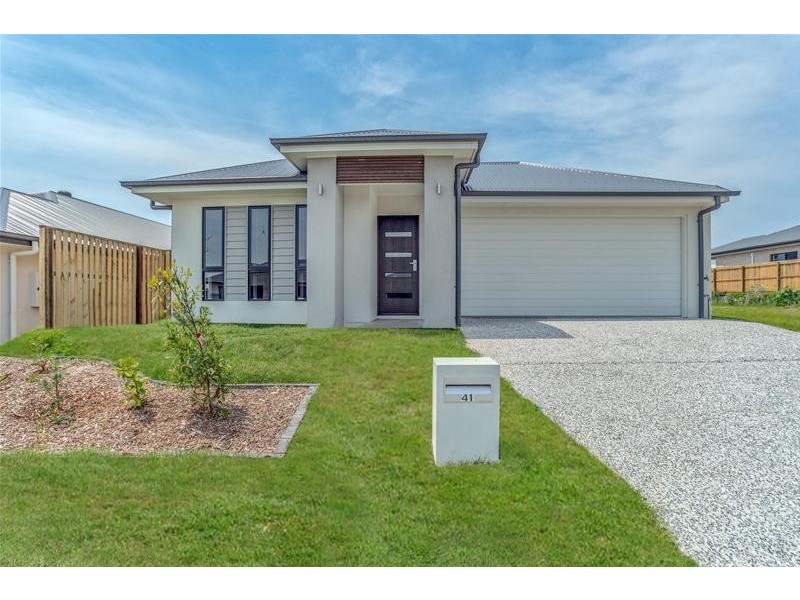 41 Flame Tree Circuit, Arundel QLD 4214