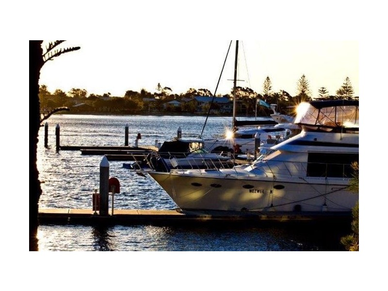 2/36 Killowill Avenue, Paradise Point QLD 4216