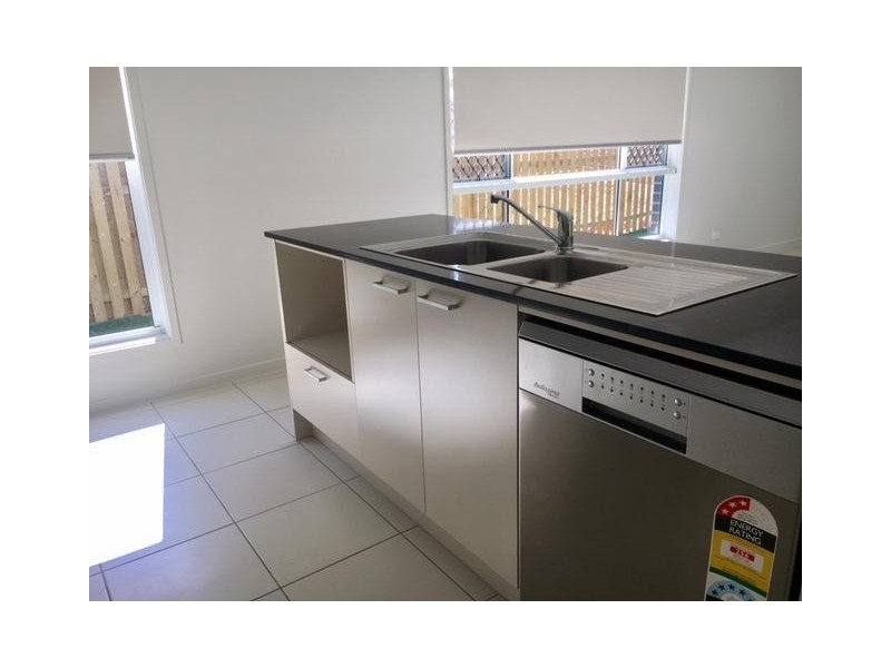 78 Flame Tree Circuit, Arundel QLD 4214