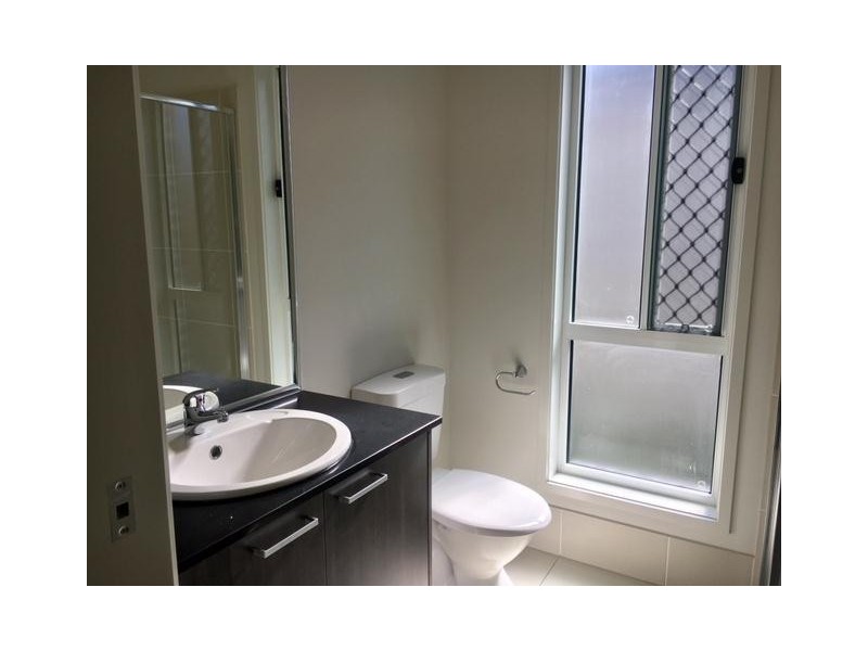 78 Flame Tree Circuit, Arundel QLD 4214