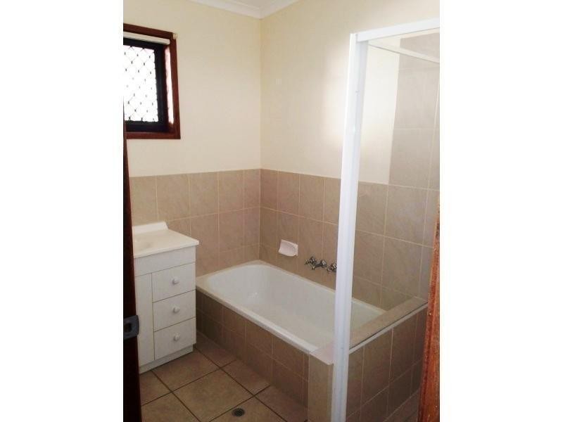 49 Victor Avenue, Paradise Point QLD 4216