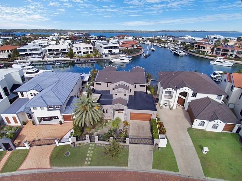43 The Sovereign Mile, Sovereign Islands QLD 4216