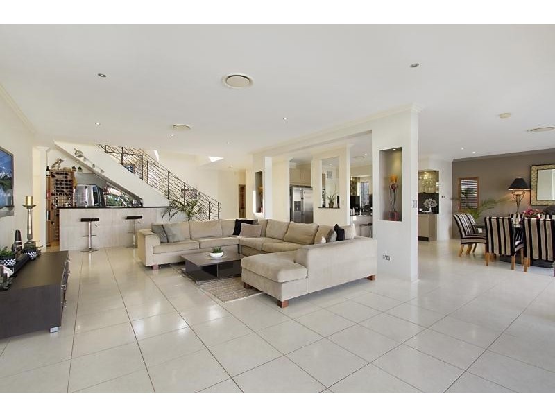 43 The Sovereign Mile, Sovereign Islands QLD 4216