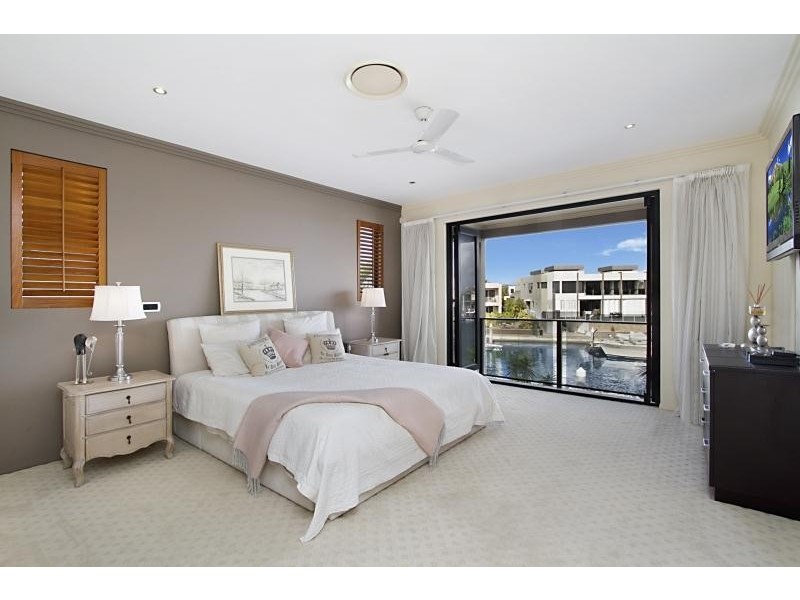 43 The Sovereign Mile, Sovereign Islands QLD 4216