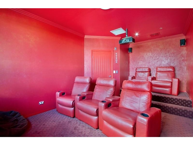 43 The Sovereign Mile, Sovereign Islands QLD 4216