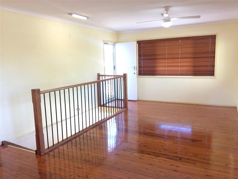 62 Errol Avenue, Paradise Point QLD 4216