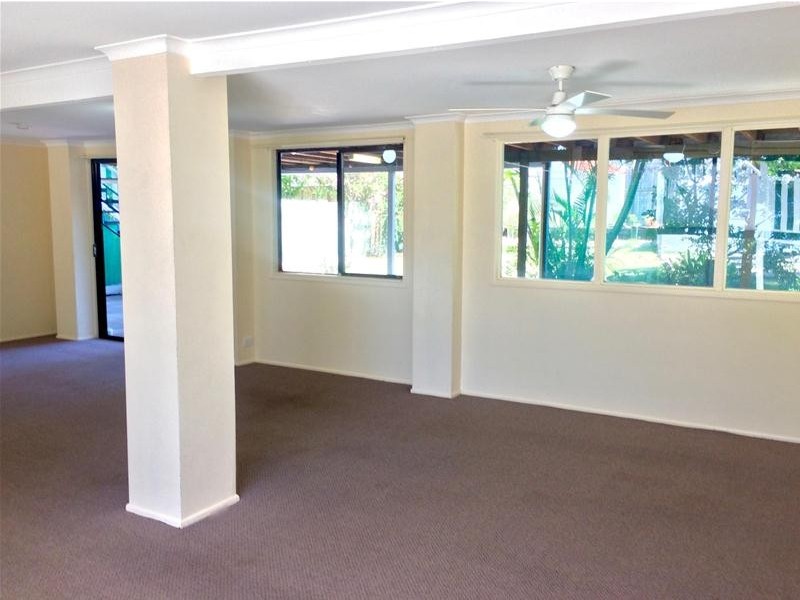 62 Errol Avenue, Paradise Point QLD 4216