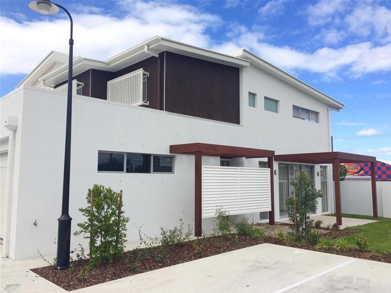 10/2 Waters Close, Hope Island QLD 4212