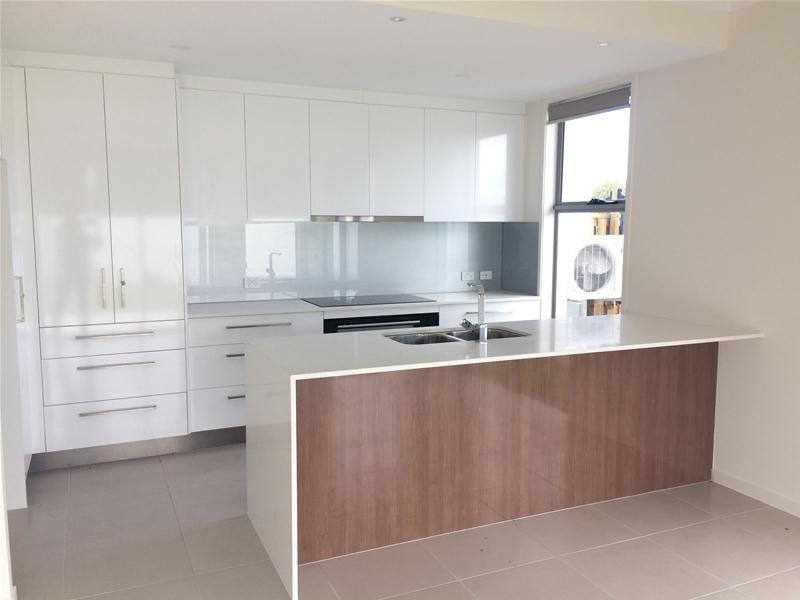 10/2 Waters Close, Hope Island QLD 4212