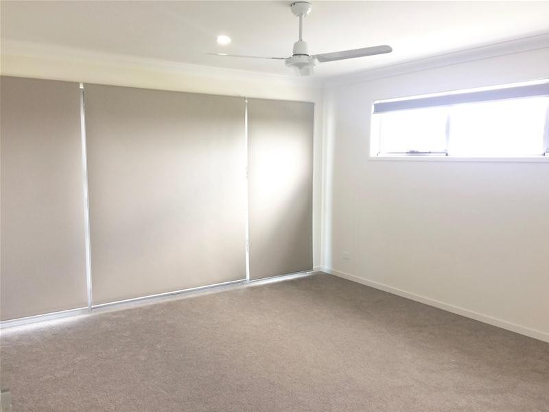 10/2 Waters Close, Hope Island QLD 4212