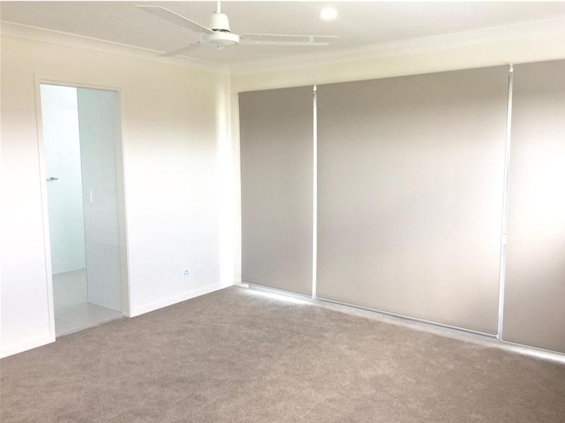 10/2 Waters Close, Hope Island QLD 4212