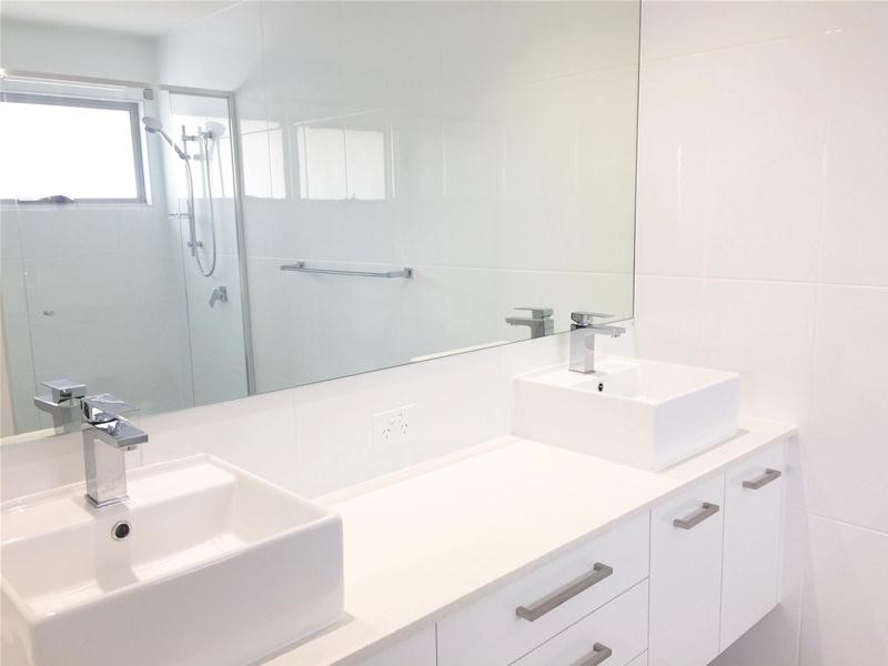 10/2 Waters Close, Hope Island QLD 4212