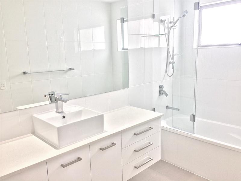 10/2 Waters Close, Hope Island QLD 4212