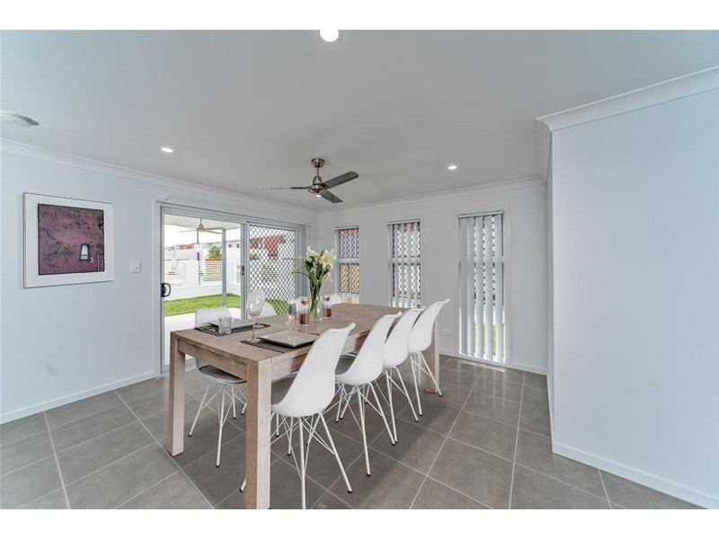 17 Beacon Lane, Hope Island QLD 4212