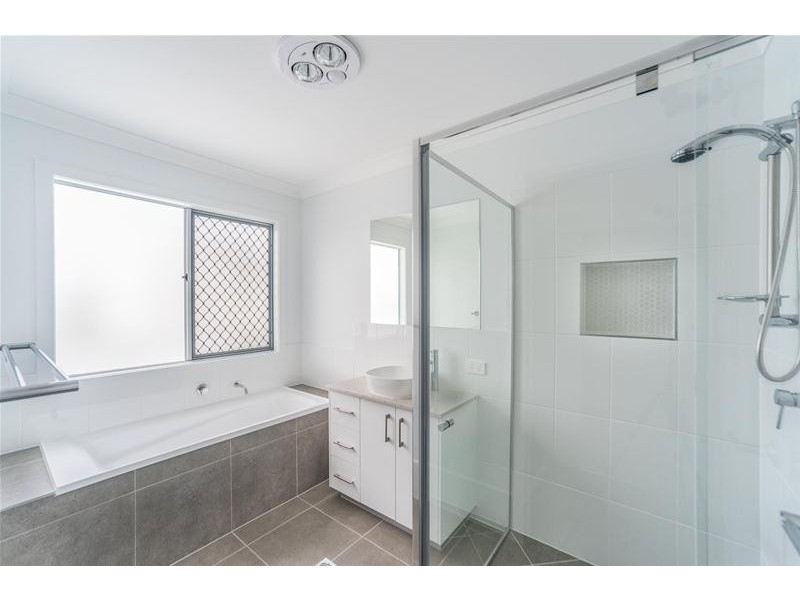 17 Beacon Lane, Hope Island QLD 4212