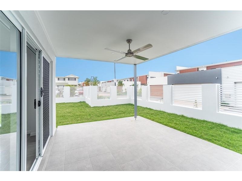 17 Beacon Lane, Hope Island QLD 4212