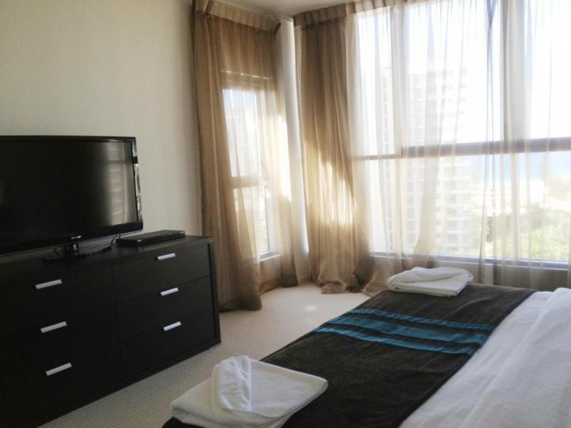 18/120 Surf Parade, Broadbeach QLD 4218