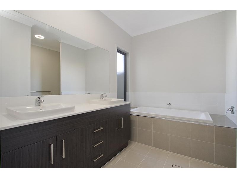 7825 Pavilions Close, Hope Island QLD 4212