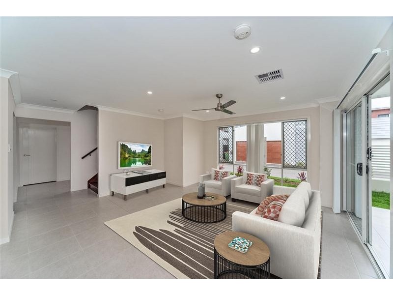 18 Beacon Lane, Hope Island QLD 4212