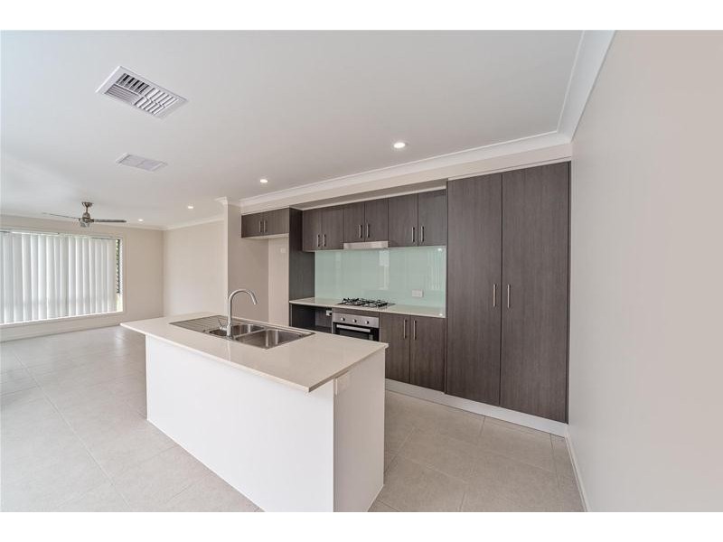 18 Beacon Lane, Hope Island QLD 4212