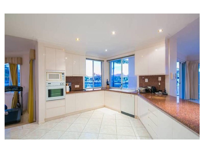 6 The Sovereign Mile, Sovereign Islands QLD 4216