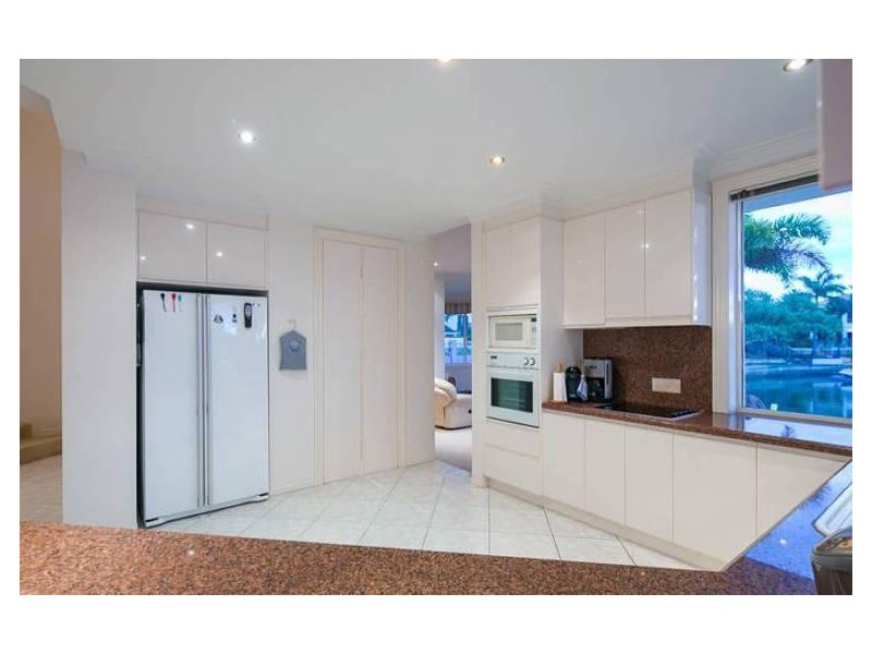 6 The Sovereign Mile, Sovereign Islands QLD 4216