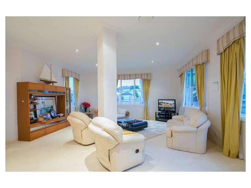 6 The Sovereign Mile, Sovereign Islands QLD 4216